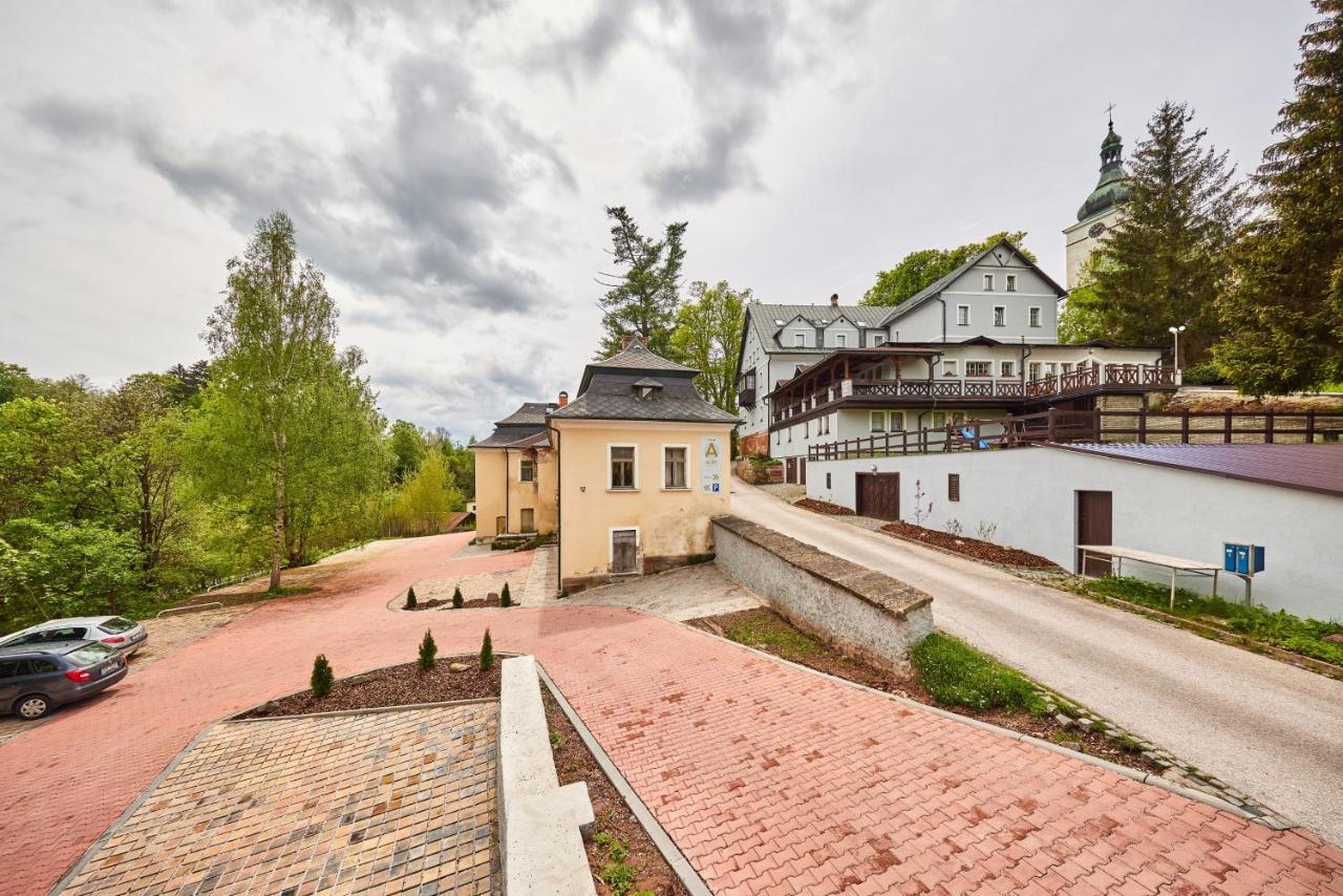 Hotel Auri Rudnik Екстер'єр фото