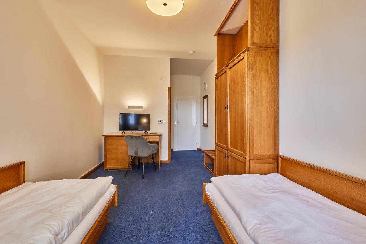 Hotel Auri Rudnik Екстер'єр фото